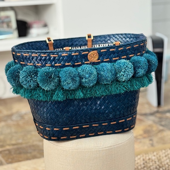 Stylish Blue and Green Tote Bag - Picture 2 of 13